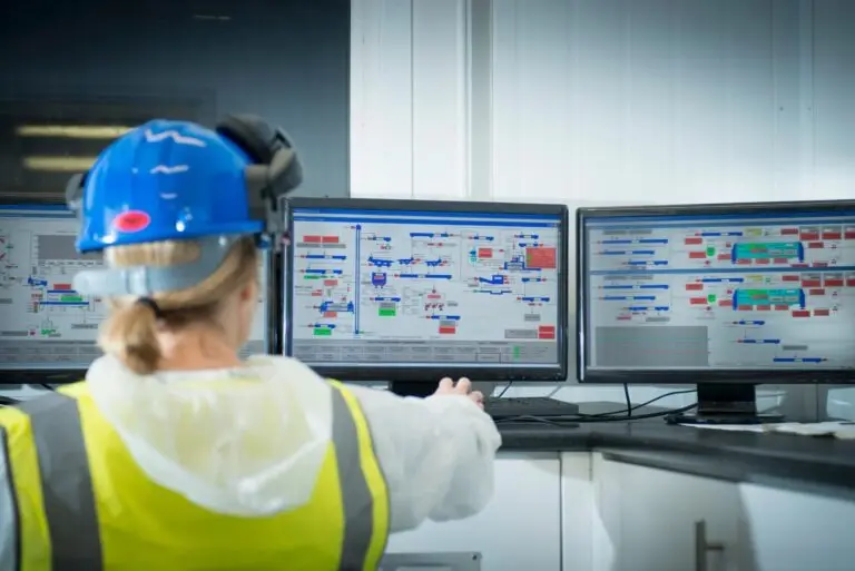 Sala de control de un sistema SCADA